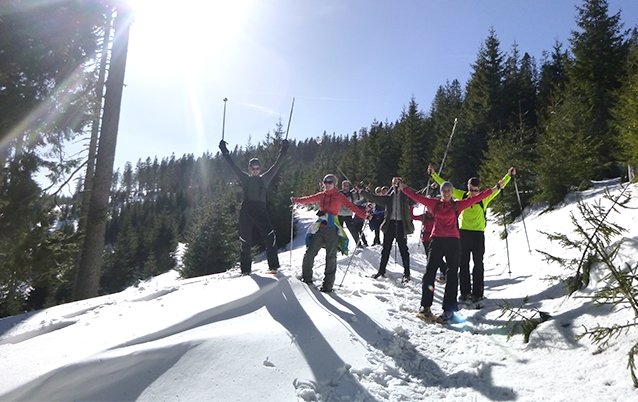 Gruppe bei Schneeschuhwanderung in Neuberg an der Mürz
